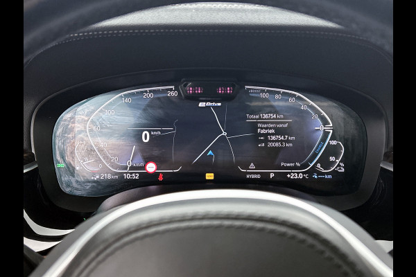 BMW 5 Serie Touring 530e M-Sport / Anniversary / X-Drive / / Harman Kardon / Panoramadak / Massagefunctie / Trekhaak / Leder-Sport / Apk 06-2028