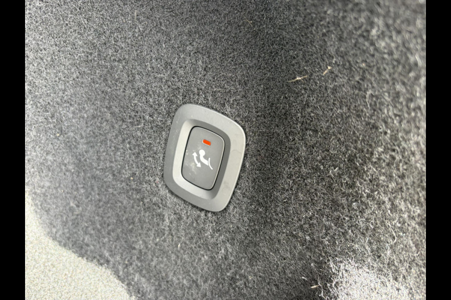 Volvo XC60 2.0 T6 Plug-in hybrid AWD Plus Dark ELEKTRISCHE TREKHAAK| PANO| STOEL + STUURVERWARMING| ACHTERBANK VERWARMD| HEAD-UP DISPLAY| 360 CAMERA| MEMORY STOELEN|