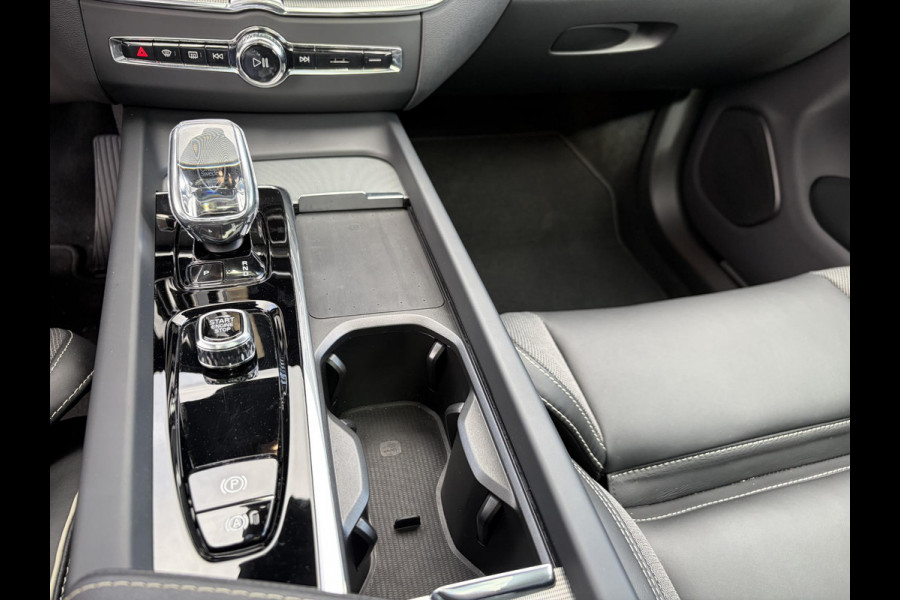Volvo XC60 2.0 T6 Plug-in hybrid AWD Plus Dark ELEKTRISCHE TREKHAAK| PANO| STOEL + STUURVERWARMING| ACHTERBANK VERWARMD| HEAD-UP DISPLAY| 360 CAMERA| MEMORY STOELEN|