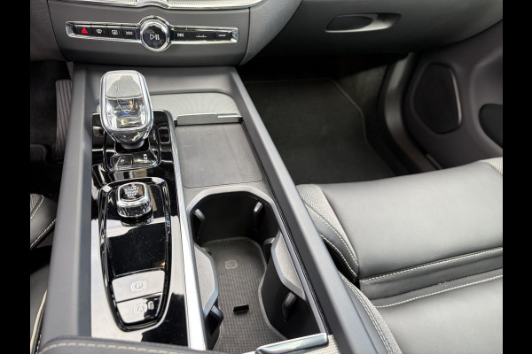Volvo XC60 2.0 T6 Plug-in hybrid AWD Plus Dark ELEKTRISCHE TREKHAAK| PANO| STOEL + STUURVERWARMING| ACHTERBANK VERWARMD| HEAD-UP DISPLAY| 360 CAMERA| MEMORY STOELEN|