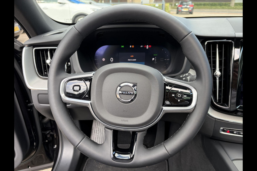 Volvo XC60 2.0 T6 Plug-in hybrid AWD Plus Dark ELEKTRISCHE TREKHAAK| PANO| STOEL + STUURVERWARMING| ACHTERBANK VERWARMD| HEAD-UP DISPLAY| 360 CAMERA| MEMORY STOELEN|