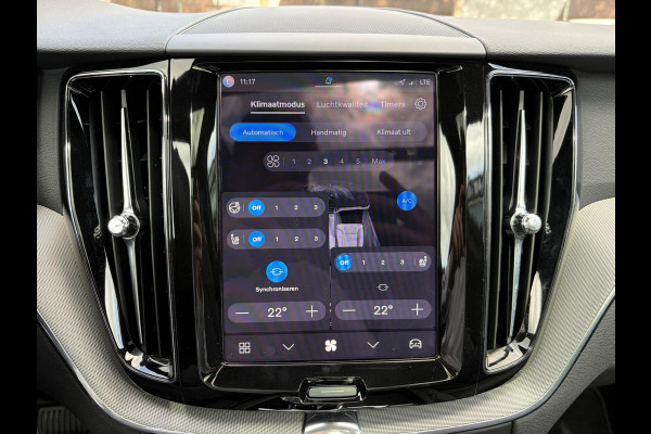 Volvo XC60 2.0 T6 Plug-in hybrid AWD Plus Dark ELEKTRISCHE TREKHAAK| PANO| STOEL + STUURVERWARMING| ACHTERBANK VERWARMD| HEAD-UP DISPLAY| 360 CAMERA| MEMORY STOELEN|