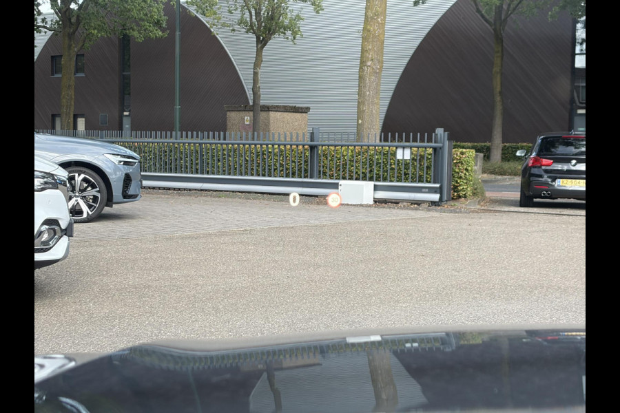 Volvo XC60 2.0 T6 Plug-in hybrid AWD Plus Dark ELEKTRISCHE TREKHAAK| PANO| STOEL + STUURVERWARMING| ACHTERBANK VERWARMD| HEAD-UP DISPLAY| 360 CAMERA| MEMORY STOELEN|