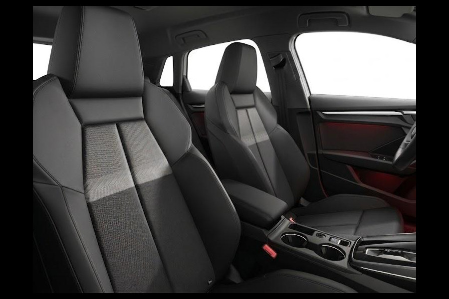 Audi A3 Sportback Sportback Advanced edition 40 TFSI e 204 PK | Optiekpakket zwart plus | Lichtpakket plus ambient light | Warmtewerend glas donker tint |
