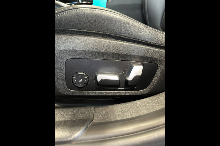 BMW 3 Serie Touring 330e xDrive M Sport PHEV 293pk Dealer O.H. | Panodak | Trekhaak Af Fabriek | Laser LED | Lederen Sportstoelen Memory & Verwarmd | Camera | Apple Carplay | Stuur Verwarmd | Blis | Adaptief Onderstel | Sfeerverlichting | 19"L.M | DAB | Plug In Hybrid |