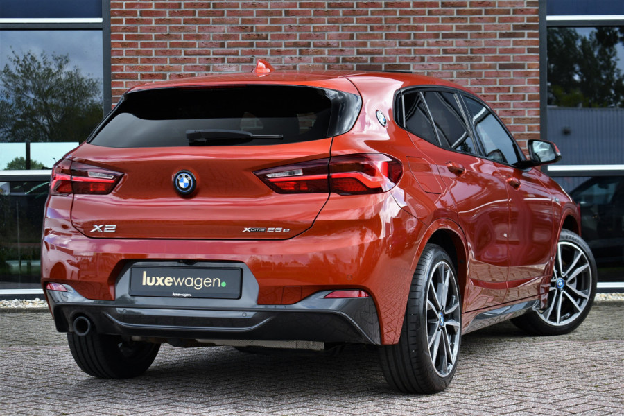 BMW X2 xDrive25e M-Sport | Pano | HUD | Sunset orange | 19 inch | Camera