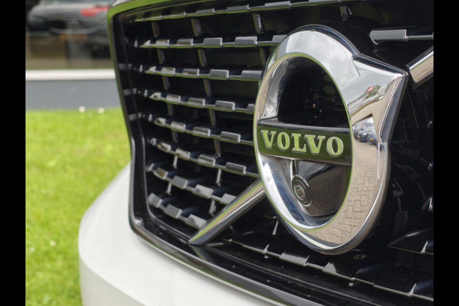 Volvo XC40 T5 262PK Plug-in Hybrid R-Design | BLIS | Pano | H&K | Stoel/stuur Verwarm. | Elektr. stoelen/Kofferklep |