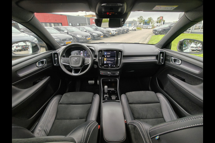 Volvo XC40 T5 262PK Plug-in Hybrid R-Design | BLIS | Pano | H&K | Stoel/stuur Verwarm. | Elektr. stoelen/Kofferklep |