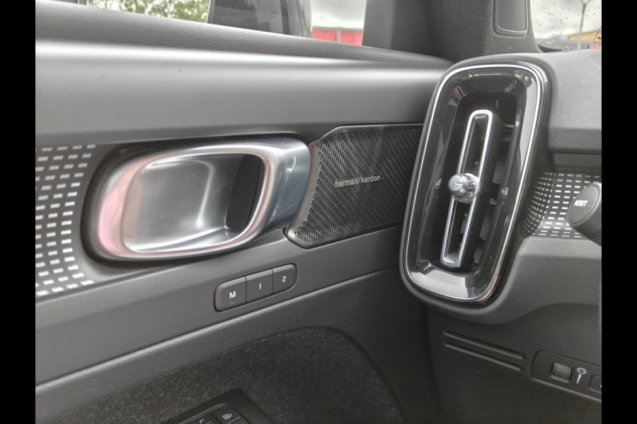 Volvo XC40 T5 262PK Plug-in Hybrid R-Design | BLIS | Pano | H&K | Stoel/stuur Verwarm. | Elektr. stoelen/Kofferklep |