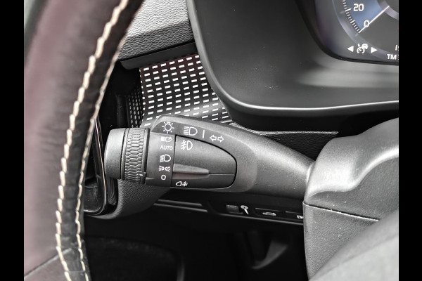 Volvo XC40 T5 262PK Plug-in Hybrid R-Design | BLIS | Pano | H&K | Stoel/stuur Verwarm. | Elektr. stoelen/Kofferklep |