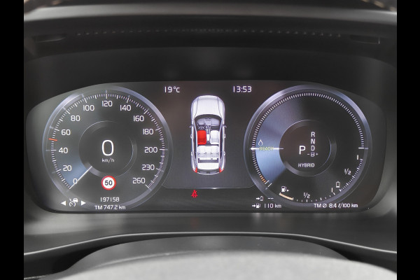 Volvo XC40 T5 262PK Plug-in Hybrid R-Design | BLIS | Pano | H&K | Stoel/stuur Verwarm. | Elektr. stoelen/Kofferklep |