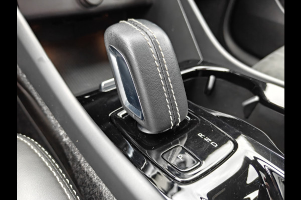 Volvo XC40 T5 262PK Plug-in Hybrid R-Design | BLIS | Pano | H&K | Stoel/stuur Verwarm. | Elektr. stoelen/Kofferklep |