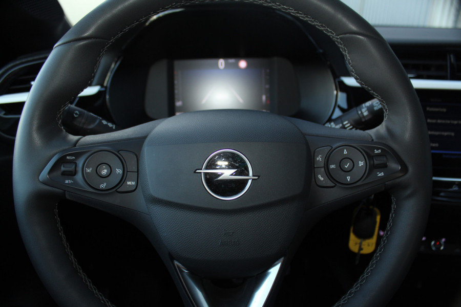 Opel Corsa 1.2-100pk Turbo Ultimate. In nieuwstaat verkerende Opel Corsa ! Autm. airco, cruise cntrl, lane assist, panoramadak, verwarmde stoelen, LM wielen, camera, pdc v+a, navigatie by Apple Carplay/Android auto, metallic, LED verl. etc.
