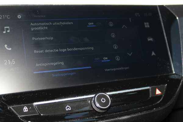 Opel Corsa 1.2-100pk Turbo Ultimate. In nieuwstaat verkerende Opel Corsa ! Autm. airco, cruise cntrl, lane assist, panoramadak, verwarmde stoelen, LM wielen, camera, pdc v+a, navigatie by Apple Carplay/Android auto, metallic, LED verl. etc.