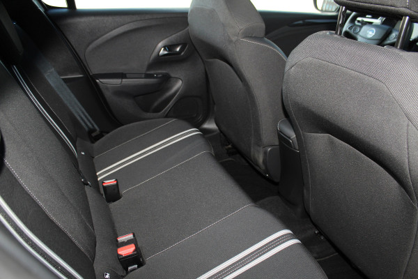 Opel Corsa 1.2-100pk Turbo Ultimate. In nieuwstaat verkerende Opel Corsa ! Autm. airco, cruise cntrl, lane assist, panoramadak, verwarmde stoelen, LM wielen, camera, pdc v+a, navigatie by Apple Carplay/Android auto, metallic, LED verl. etc.