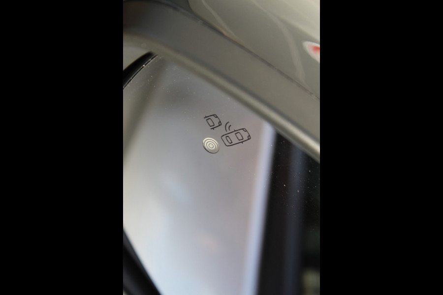 Opel Corsa 1.2-100pk Turbo Ultimate. In nieuwstaat verkerende Opel Corsa ! Autm. airco, cruise cntrl, lane assist, panoramadak, verwarmde stoelen, LM wielen, camera, pdc v+a, navigatie by Apple Carplay/Android auto, metallic, LED verl. etc.