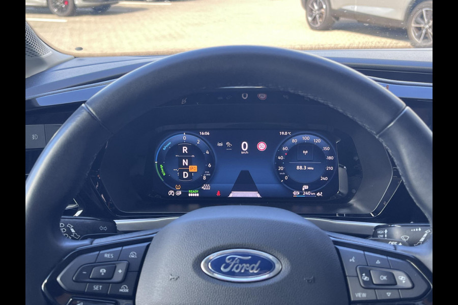 Ford Tourneo Connect 1.5 EcoBoost PHEV L2 Titanium 150pk | Trekhaak | Achteruitrijcamera | Lederen bekleding | Adaptive cruise control