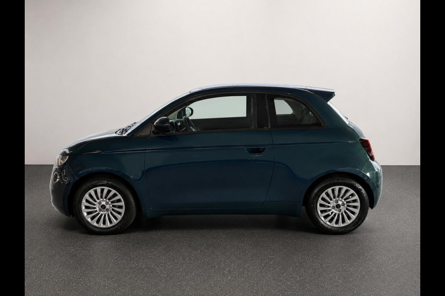 Fiat 500E 42 kWh Navigatie by Apple Carplay Android Auto camera Parkeersensoren rondom Dodehoekdetectie Cruise Control Stoelverwarming Keyless Entry Climate Control