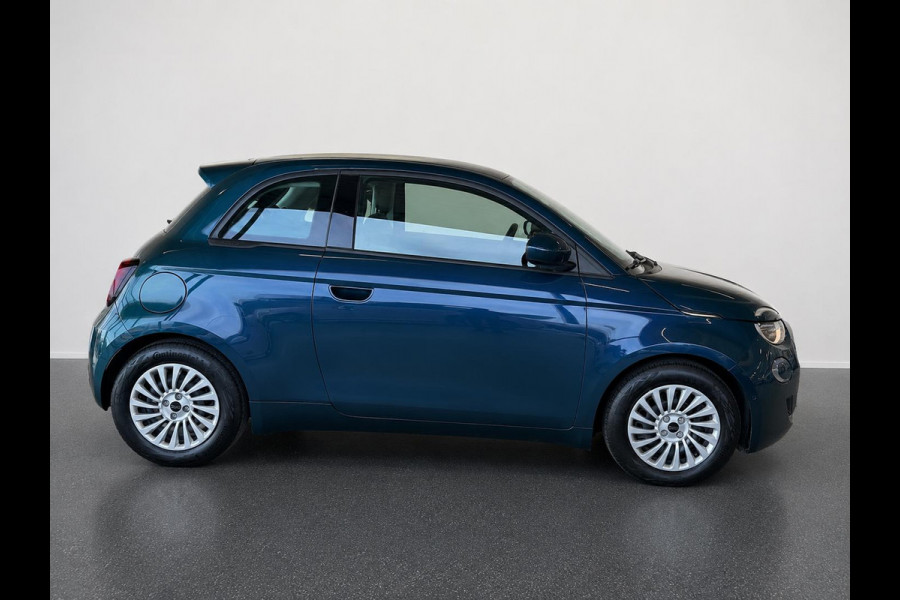 Fiat 500E 42 kWh Navigatie by Apple Carplay Android Auto camera Parkeersensoren rondom Dodehoekdetectie Cruise Control Stoelverwarming Keyless Entry Climate Control