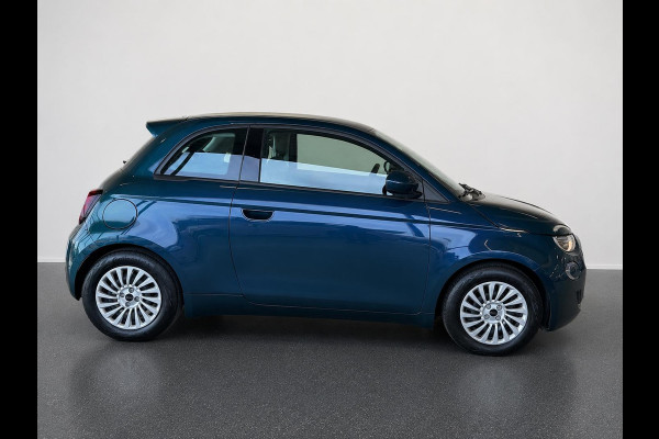 Fiat 500E 42 kWh Navigatie by Apple Carplay Android Auto camera Parkeersensoren rondom Dodehoekdetectie Cruise Control Stoelverwarming Keyless Entry Climate Control