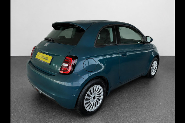 Fiat 500E 42 kWh Navigatie by Apple Carplay Android Auto camera Parkeersensoren rondom Dodehoekdetectie Cruise Control Stoelverwarming Keyless Entry Climate Control