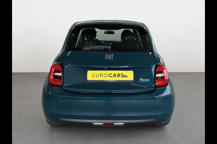 Fiat 500E 42 kWh Navigatie by Apple Carplay Android Auto camera Parkeersensoren rondom Dodehoekdetectie Cruise Control Stoelverwarming Keyless Entry Climate Control
