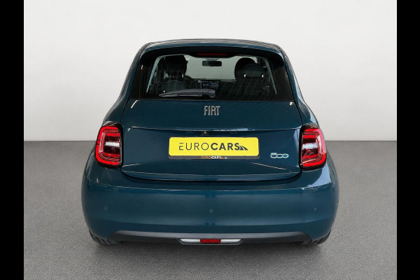 Fiat 500E 42 kWh Navigatie by Apple Carplay Android Auto camera Parkeersensoren rondom Dodehoekdetectie Cruise Control Stoelverwarming Keyless Entry Climate Control