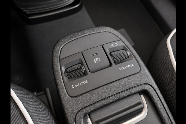 Fiat 500E 42 kWh Navigatie by Apple Carplay Android Auto camera Parkeersensoren rondom Dodehoekdetectie Cruise Control Stoelverwarming Keyless Entry Climate Control