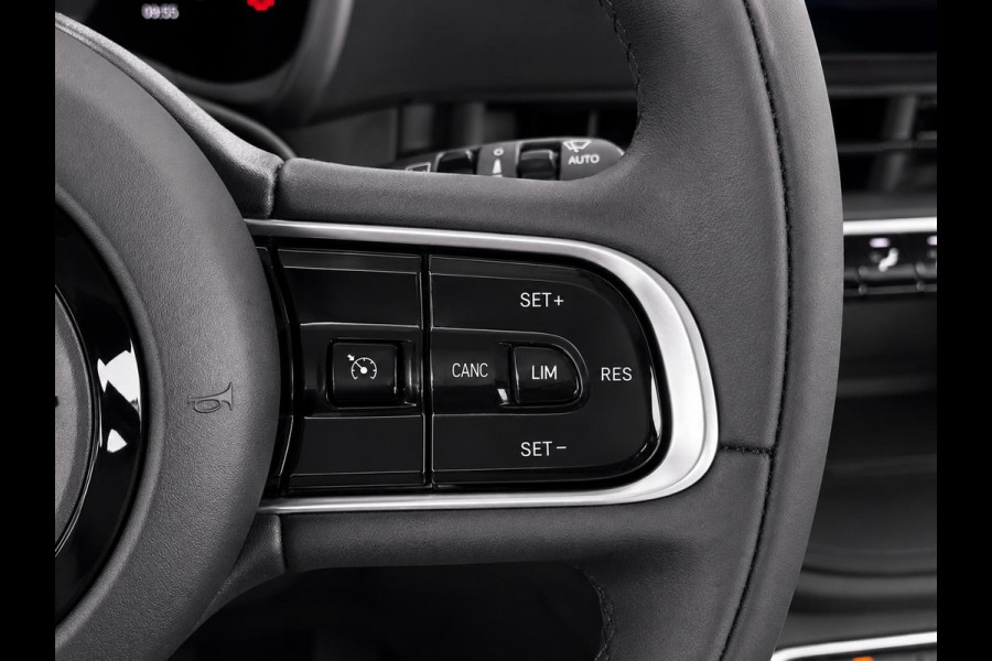 Fiat 500E 42 kWh Navigatie by Apple Carplay Android Auto camera Parkeersensoren rondom Dodehoekdetectie Cruise Control Stoelverwarming Keyless Entry Climate Control