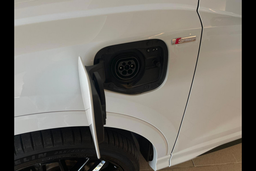 Audi Q3 45 TFSI e edition 245PK S-LINE AIRCO NAVI CRUISE PANO 20 INCH VELG STOELVERW NIEUWSTAAT