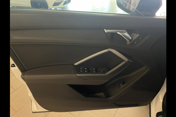 Audi Q3 45 TFSI e edition 245PK S-LINE AIRCO NAVI CRUISE PANO 20 INCH VELG STOELVERW NIEUWSTAAT