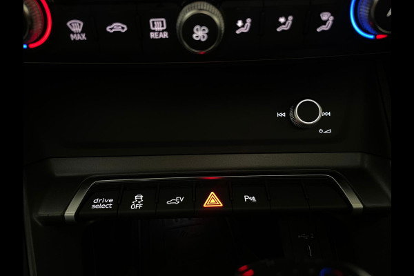 Audi Q3 45 TFSI e edition 245PK S-LINE AIRCO NAVI CRUISE PANO 20 INCH VELG STOELVERW NIEUWSTAAT