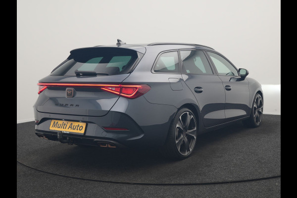 CUPRA Leon Sportstourer 1.4 e-Hybrid PHEV 245pk Dealer O.H | Trekhaak | Adaptive Cruise | Sportstoelen & Stuur Verwarmd | Apple Carplay | Sfeerverlichting | Keyless | Virtual | Navigatie | DAB | 19"L.M |