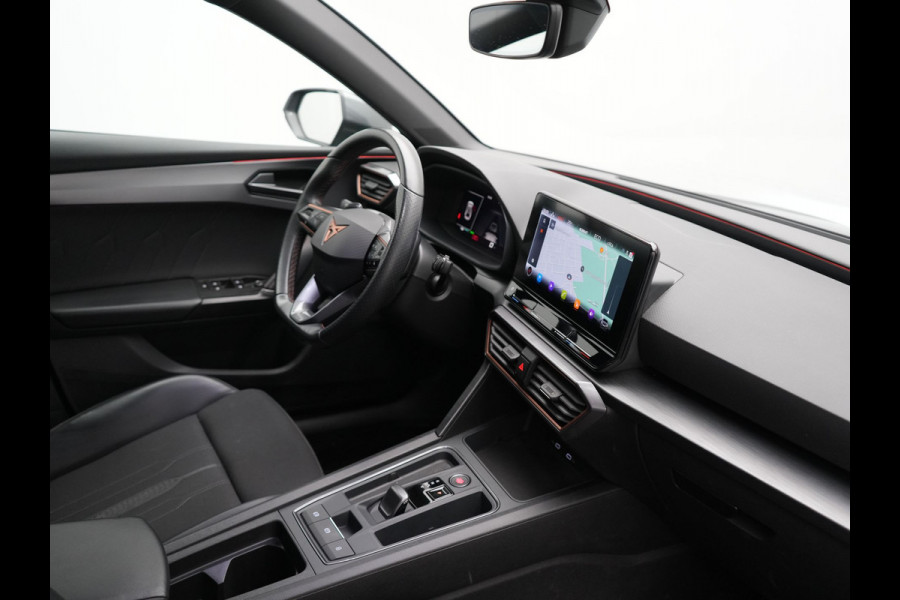 CUPRA Leon Sportstourer 1.4 e-Hybrid PHEV 245pk Dealer O.H | Trekhaak | Adaptive Cruise | Sportstoelen & Stuur Verwarmd | Apple Carplay | Sfeerverlichting | Keyless | Virtual | Navigatie | DAB | 19"L.M |