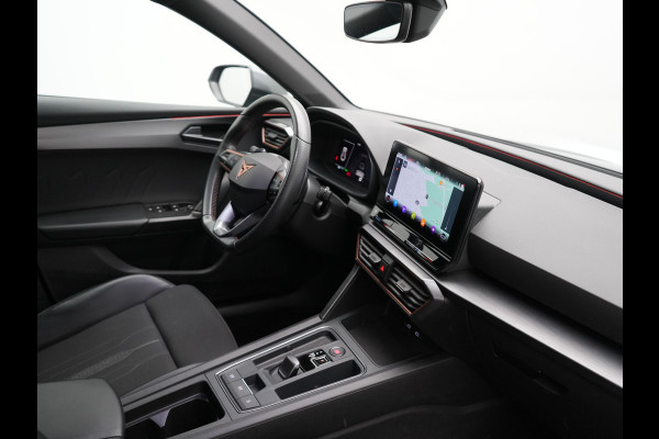 CUPRA Leon Sportstourer 1.4 e-Hybrid PHEV 245pk Dealer O.H | Trekhaak | Adaptive Cruise | Sportstoelen & Stuur Verwarmd | Apple Carplay | Sfeerverlichting | Keyless | Virtual | Navigatie | DAB | 19"L.M |