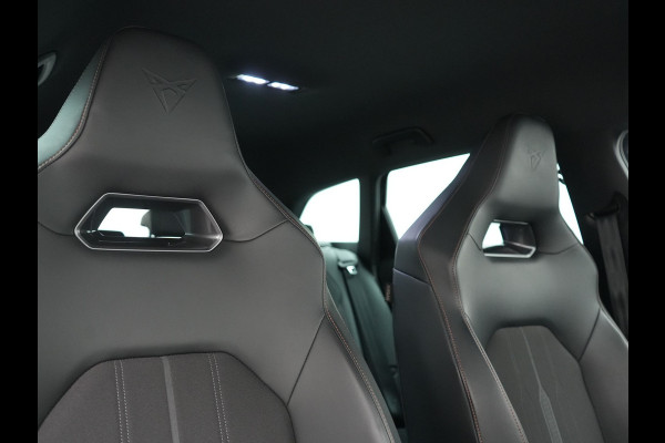 CUPRA Leon Sportstourer 1.4 e-Hybrid PHEV 245pk Dealer O.H | Trekhaak | Adaptive Cruise | Sportstoelen & Stuur Verwarmd | Apple Carplay | Sfeerverlichting | Keyless | Virtual | Navigatie | DAB | 19"L.M |