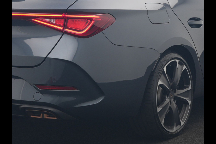 CUPRA Leon Sportstourer 1.4 e-Hybrid PHEV 245pk Dealer O.H | Trekhaak | Adaptive Cruise | Sportstoelen & Stuur Verwarmd | Apple Carplay | Sfeerverlichting | Keyless | Virtual | Navigatie | DAB | 19"L.M |
