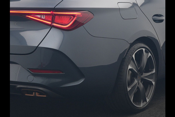 CUPRA Leon Sportstourer 1.4 e-Hybrid PHEV 245pk Dealer O.H | Trekhaak | Adaptive Cruise | Sportstoelen & Stuur Verwarmd | Apple Carplay | Sfeerverlichting | Keyless | Virtual | Navigatie | DAB | 19"L.M |