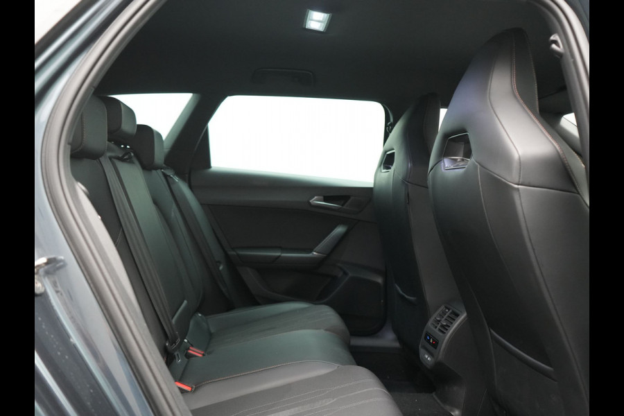 CUPRA Leon Sportstourer 1.4 e-Hybrid PHEV 245pk Dealer O.H | Trekhaak | Adaptive Cruise | Sportstoelen & Stuur Verwarmd | Apple Carplay | Sfeerverlichting | Keyless | Virtual | Navigatie | DAB | 19"L.M |