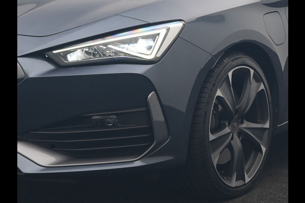 CUPRA Leon Sportstourer 1.4 e-Hybrid PHEV 245pk Dealer O.H | Trekhaak | Adaptive Cruise | Sportstoelen & Stuur Verwarmd | Apple Carplay | Sfeerverlichting | Keyless | Virtual | Navigatie | DAB | 19"L.M |