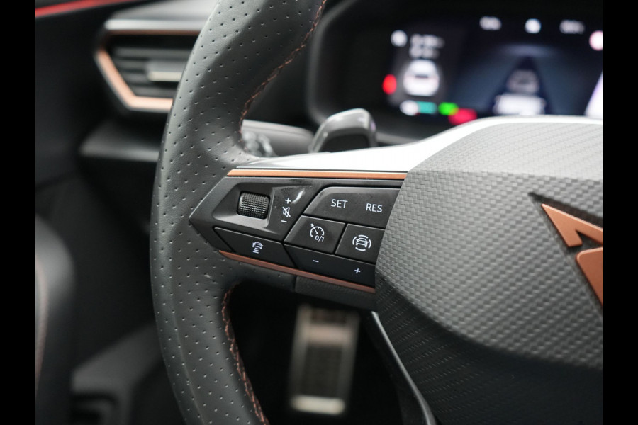 CUPRA Leon Sportstourer 1.4 e-Hybrid PHEV 245pk Dealer O.H | Trekhaak | Adaptive Cruise | Sportstoelen & Stuur Verwarmd | Apple Carplay | Sfeerverlichting | Keyless | Virtual | Navigatie | DAB | 19"L.M |