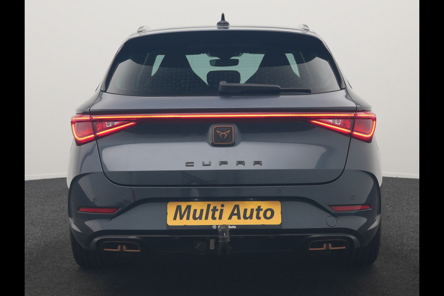 CUPRA Leon Sportstourer 1.4 e-Hybrid PHEV 245pk Dealer O.H | Trekhaak | Adaptive Cruise | Sportstoelen & Stuur Verwarmd | Apple Carplay | Sfeerverlichting | Keyless | Virtual | Navigatie | DAB | 19"L.M |