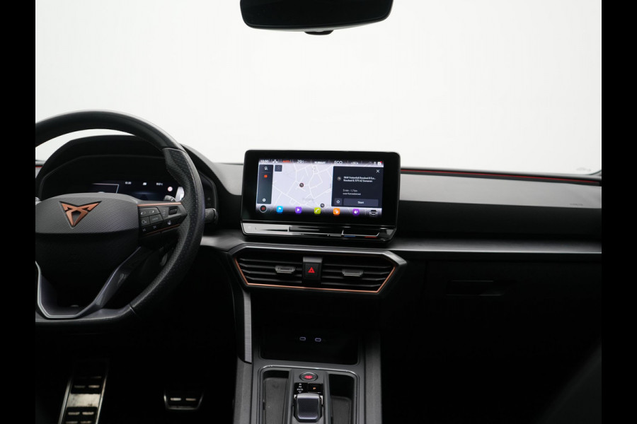 CUPRA Leon Sportstourer 1.4 e-Hybrid PHEV 245pk Dealer O.H | Trekhaak | Adaptive Cruise | Sportstoelen & Stuur Verwarmd | Apple Carplay | Sfeerverlichting | Keyless | Virtual | Navigatie | DAB | 19"L.M |