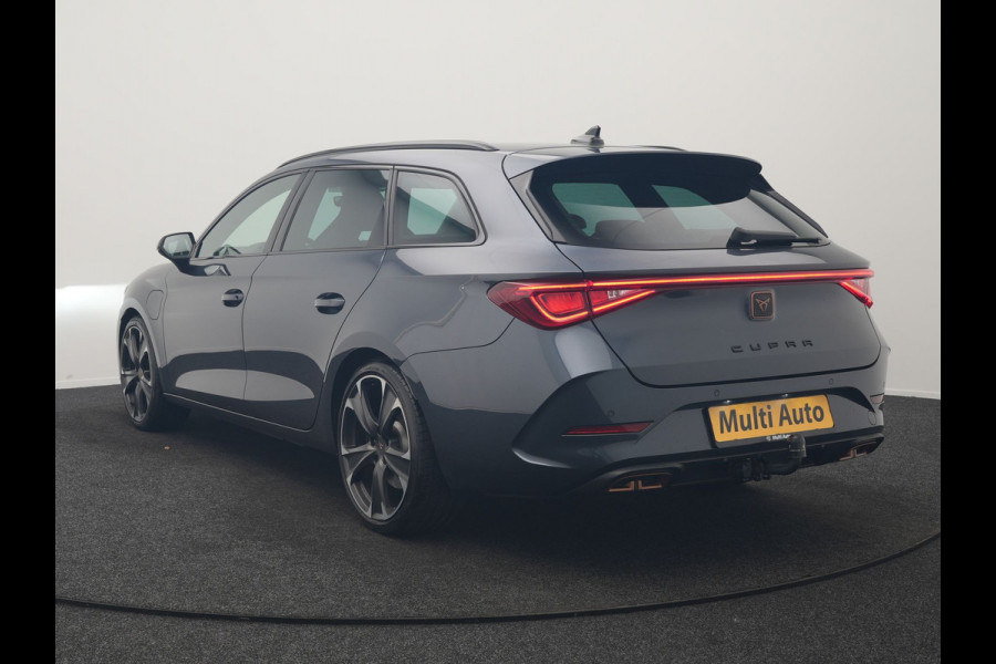 CUPRA Leon Sportstourer 1.4 e-Hybrid PHEV 245pk Dealer O.H | Trekhaak | Adaptive Cruise | Sportstoelen & Stuur Verwarmd | Apple Carplay | Sfeerverlichting | Keyless | Virtual | Navigatie | DAB | 19"L.M |