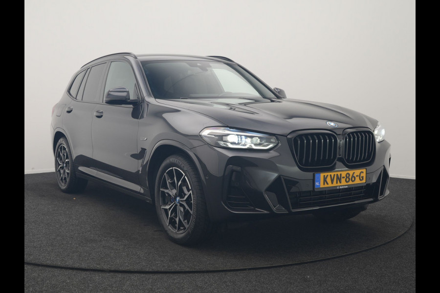 BMW X3 xDrive30e M Sport PHEV 293pk Dealer O.H | Trekhaak Af Fabriek | Camera | Cruise Control | Lederen Sportstoelen Verwarmd | Sfeerverlichting | Apple Carplay | Navigatie | Virtual | DAB | 19"L.M | Plug In Hybrid |