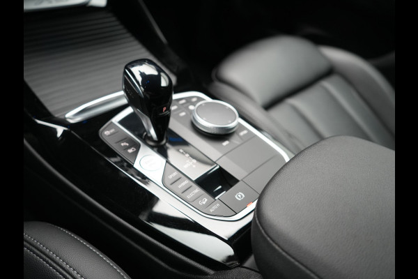 BMW X3 xDrive30e M Sport PHEV 293pk Dealer O.H | Trekhaak Af Fabriek | Camera | Cruise Control | Lederen Sportstoelen Verwarmd | Sfeerverlichting | Apple Carplay | Navigatie | Virtual | DAB | 19"L.M | Plug In Hybrid |