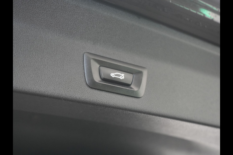 BMW X3 xDrive30e M Sport PHEV 293pk Dealer O.H | Trekhaak Af Fabriek | Camera | Cruise Control | Lederen Sportstoelen Verwarmd | Sfeerverlichting | Apple Carplay | Navigatie | Virtual | DAB | 19"L.M | Plug In Hybrid |