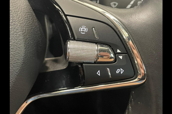 Škoda Superb Combi 1.4 TSI iV Business Edition PHEV Automaat Navigatie Stoelverwarming Voor en Achter Draadloze Telefoonlader Stuurverwarming Cruise Control Elektrisch Verstelbare Stoelen Apple CarPlay