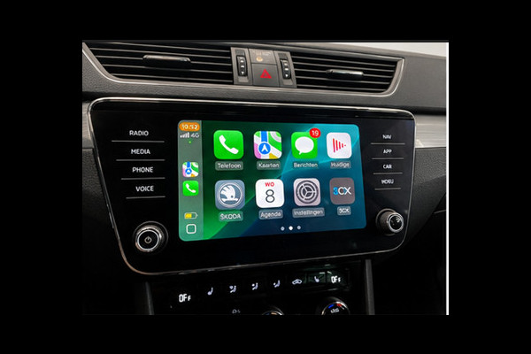 Škoda Superb Combi 1.4 TSI iV Business Edition PHEV Automaat Navigatie Stoelverwarming Voor en Achter Draadloze Telefoonlader Stuurverwarming Cruise Control Elektrisch Verstelbare Stoelen Apple CarPlay