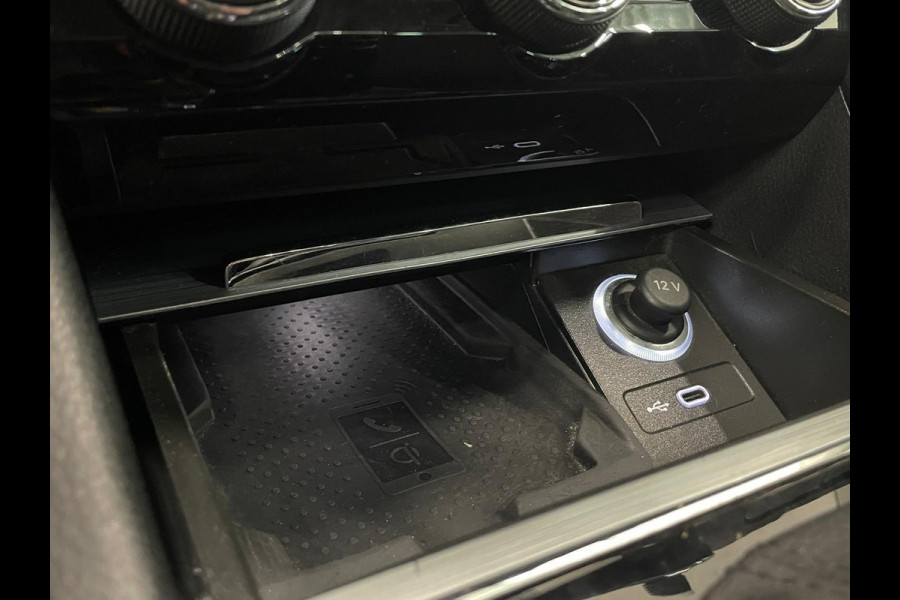 Škoda Superb Combi 1.4 TSI iV Business Edition PHEV Automaat Navigatie Stoelverwarming Voor en Achter Draadloze Telefoonlader Stuurverwarming Cruise Control Elektrisch Verstelbare Stoelen Apple CarPlay
